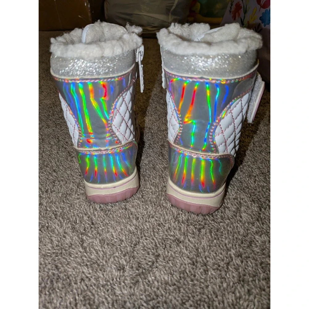 Totes Toddler Girls White Holographic Iridescent Faux Fur Snow Boots Size 8T